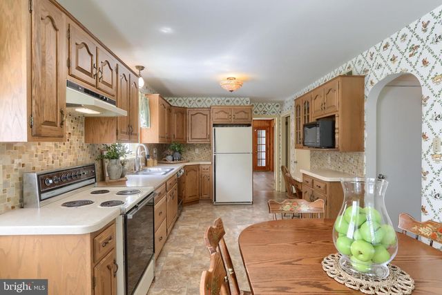 235 NARROWS DR, Lebanon, PA 17046
