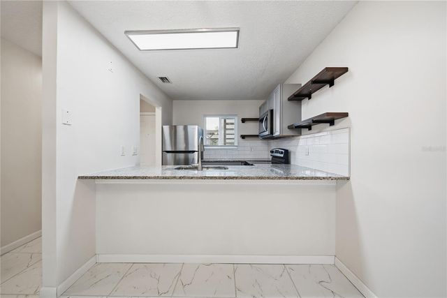 39132 COUNTY ROAD 54 2076, Zephyrhills, FL 33542