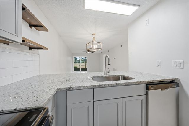 39132 COUNTY ROAD 54 2076, Zephyrhills, FL 33542