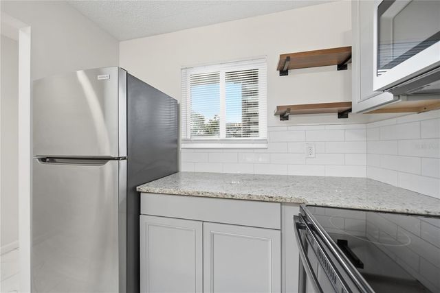 39132 COUNTY ROAD 54 2076, Zephyrhills, FL 33542