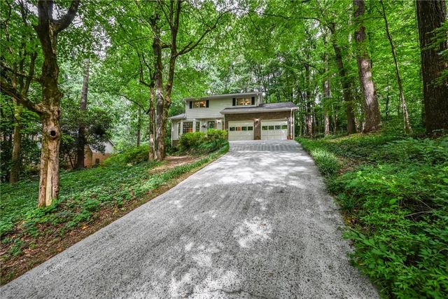 4649 Montauk Road SW, Lilburn, GA 30047