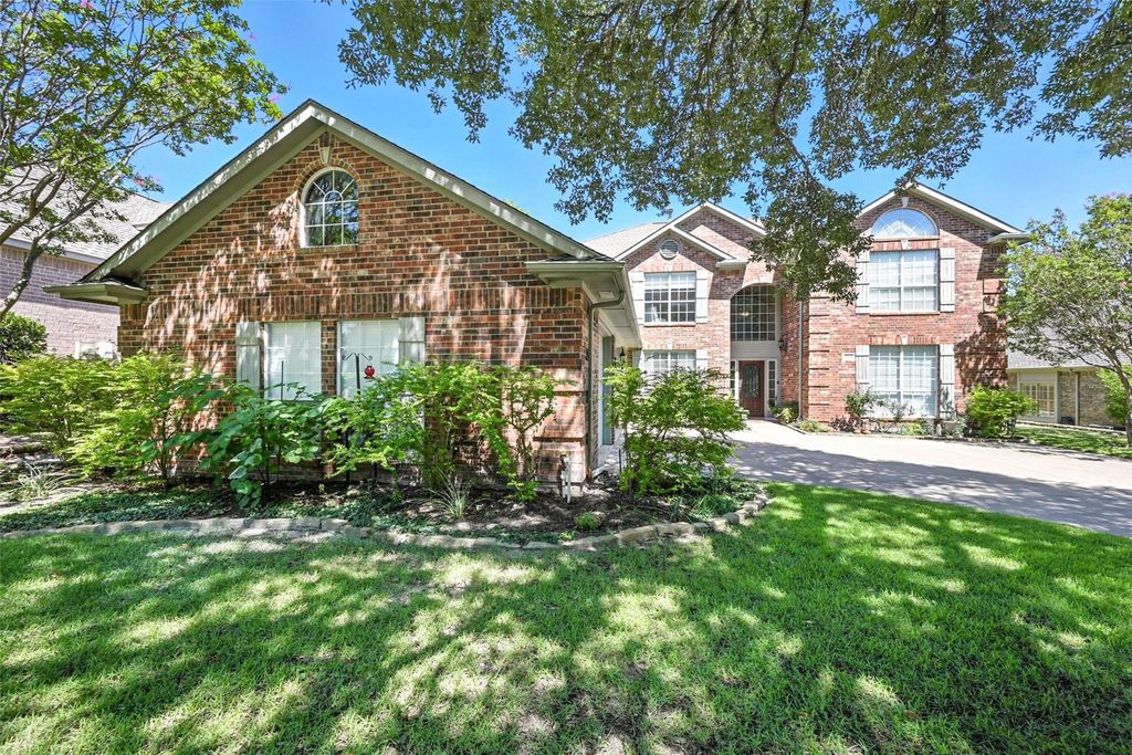 913 Hills Creek Drive, Mckinney, TX 75072