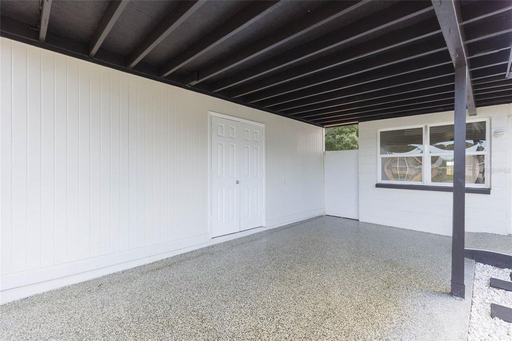 Image 5 of property listing at 5016 S 86TH STREET, Tampa, FL 33619