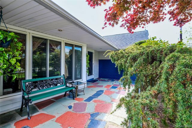 1221 Wantagh Oaks Gate, Wantagh, NY 11793