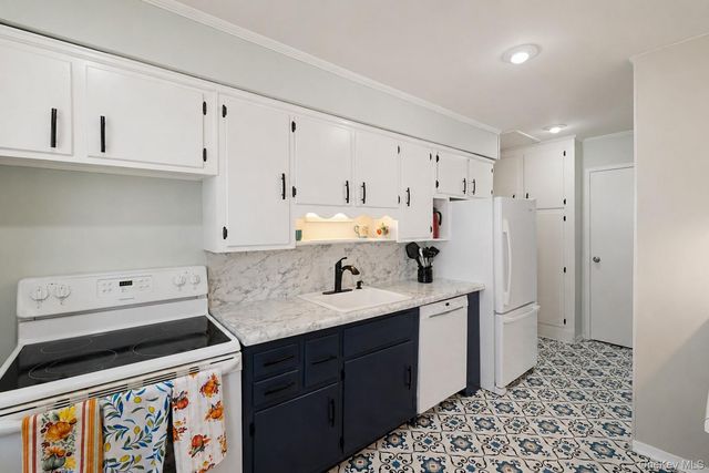 1221 Wantagh Oaks Gate, Wantagh, NY 11793