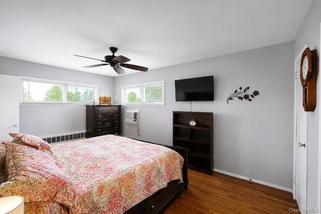 1221 Wantagh Oaks Gate, Wantagh, NY 11793