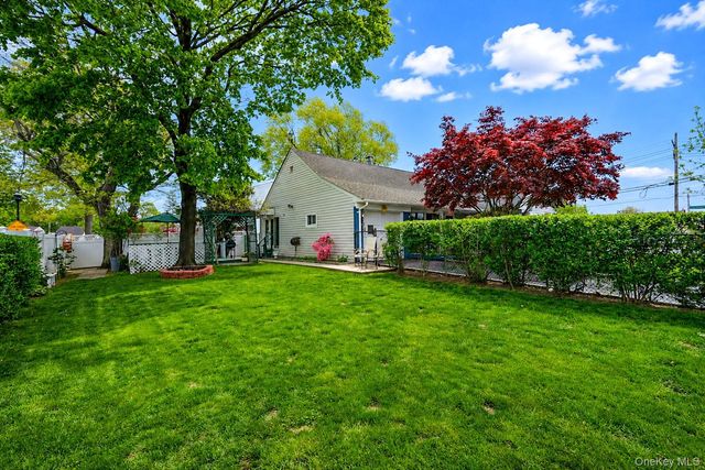 1221 Wantagh Oaks Gate, Wantagh, NY 11793