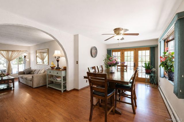 1221 Wantagh Oaks Gate, Wantagh, NY 11793