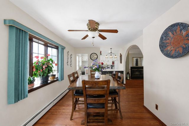 1221 Wantagh Oaks Gate, Wantagh, NY 11793