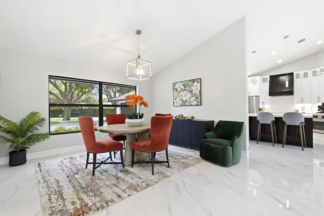 15555 De Havilland Court, Wellington, FL 33414