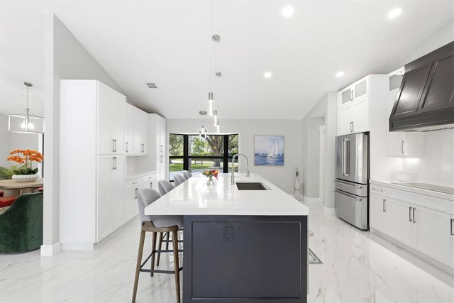15555 De Havilland Court, Wellington, FL 33414
