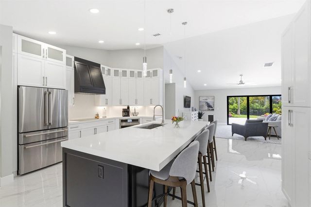 15555 De Havilland Court, Wellington, FL 33414