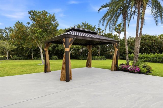 15555 De Havilland Court, Wellington, FL 33414