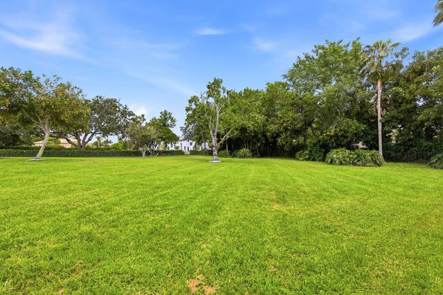 15555 De Havilland Court, Wellington, FL 33414