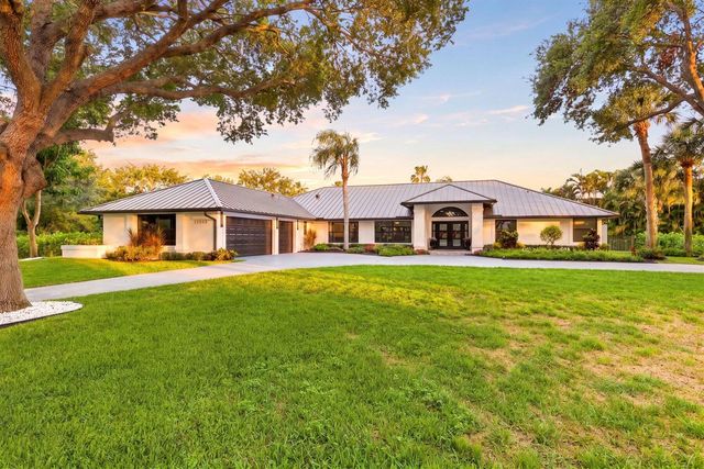 15555 De Havilland Court, Wellington, FL 33414