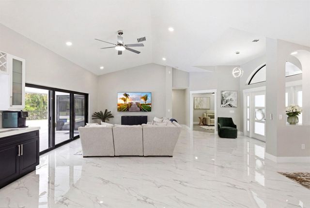 15555 De Havilland Court, Wellington, FL 33414