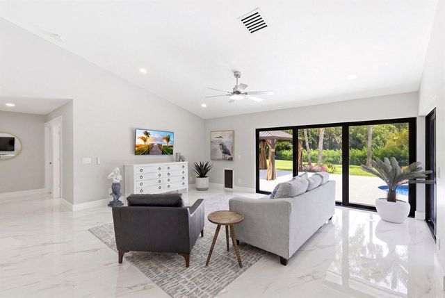 15555 De Havilland Court, Wellington, FL 33414
