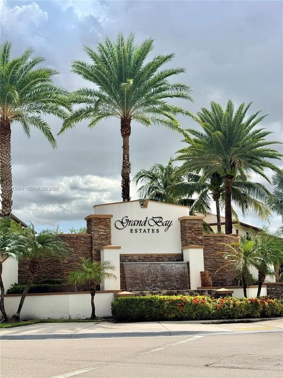 8640 NW 101st Place, Doral, FL 33178