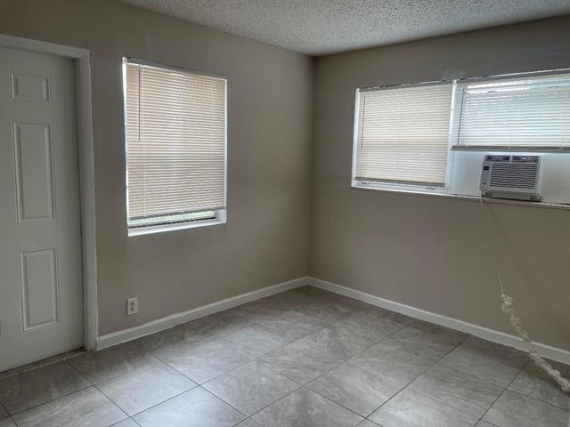 914 4th Street 2, West Palm Beach, FL 33401