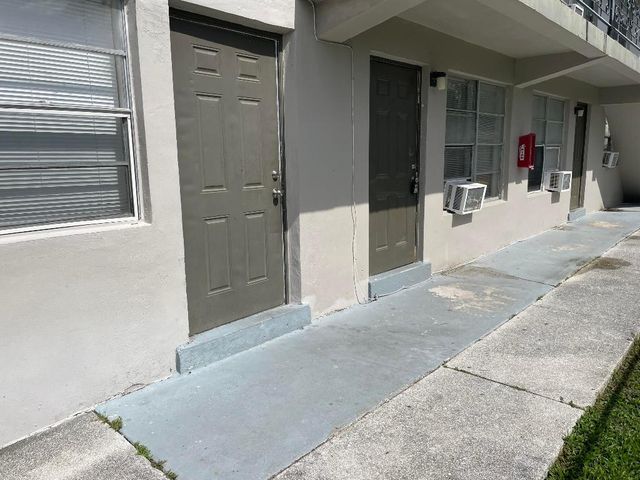 914 4th Street 2, West Palm Beach, FL 33401