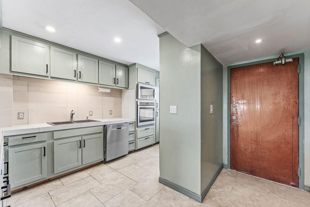 155 Yacht Club Drive 101, North Palm Beach, FL 33408