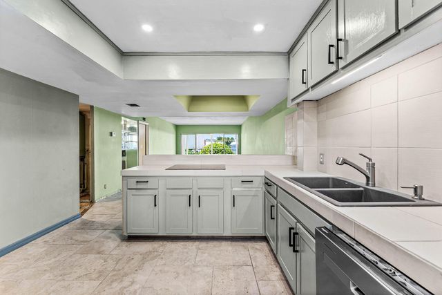 155 Yacht Club Drive 101, North Palm Beach, FL 33408