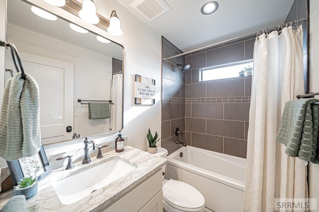 Image 35 of property listing at 341 N 690 W, Blackfoot, ID 83221