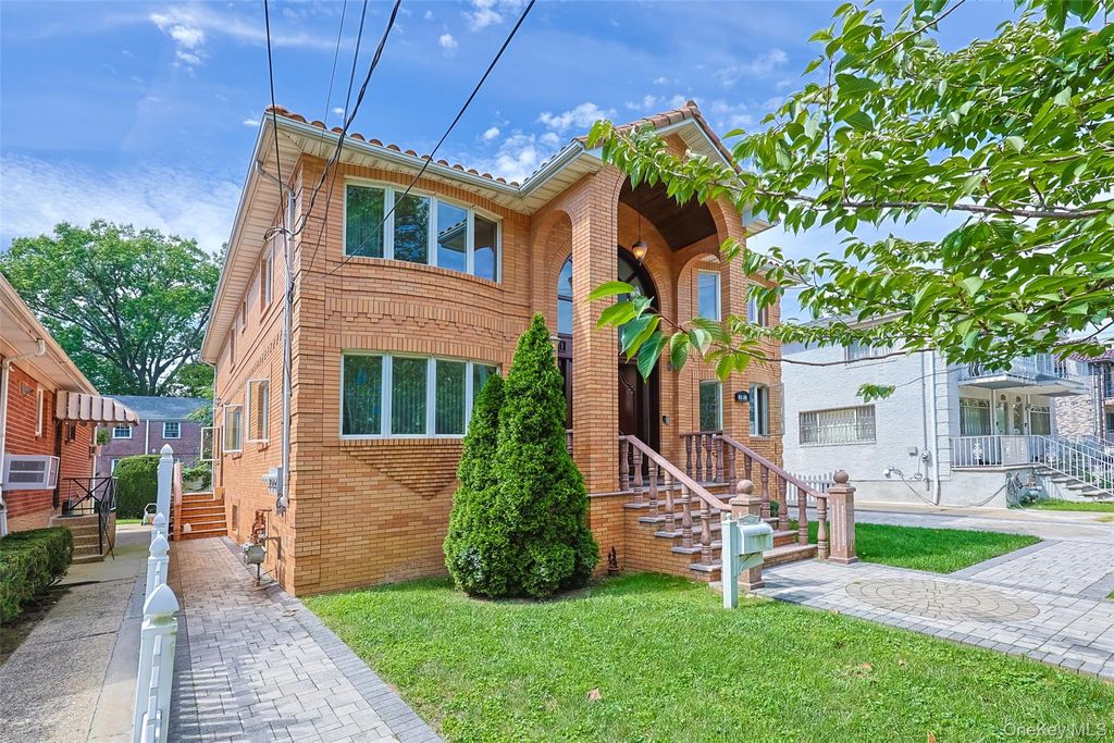 61-36 Cloverdale Blvd, Oakland Gardens, NY 11364 — photo 3