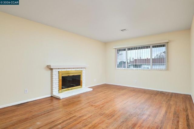 300 300 College Ave, Vallejo, CA 94589