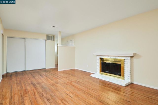 300 300 College Ave, Vallejo, CA 94589