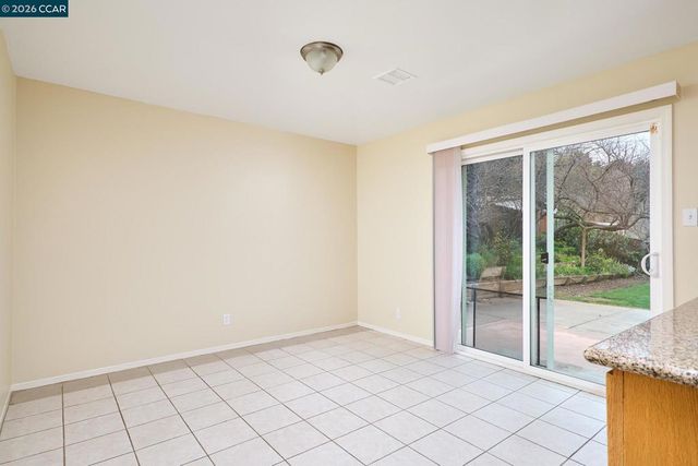 300 300 College Ave, Vallejo, CA 94589