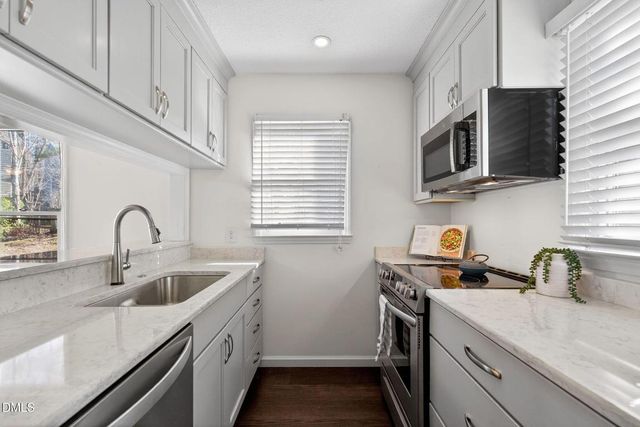 10 Hickorywood Square, Durham, NC 27713