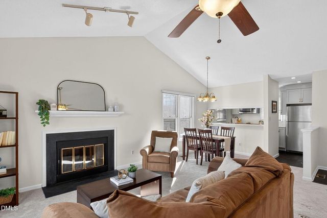 10 Hickorywood Square, Durham, NC 27713