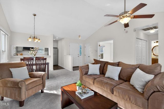 10 Hickorywood Square, Durham, NC 27713