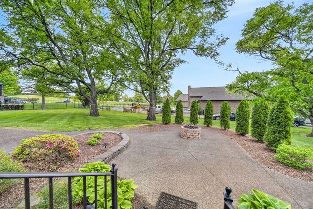 100 Gaston St, Hendersonville, TN 37075
