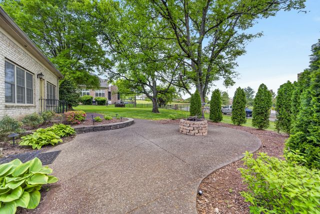 100 Gaston St, Hendersonville, TN 37075