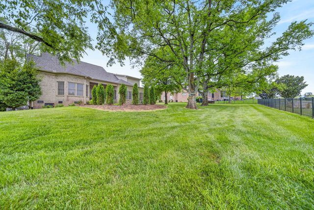100 Gaston St, Hendersonville, TN 37075