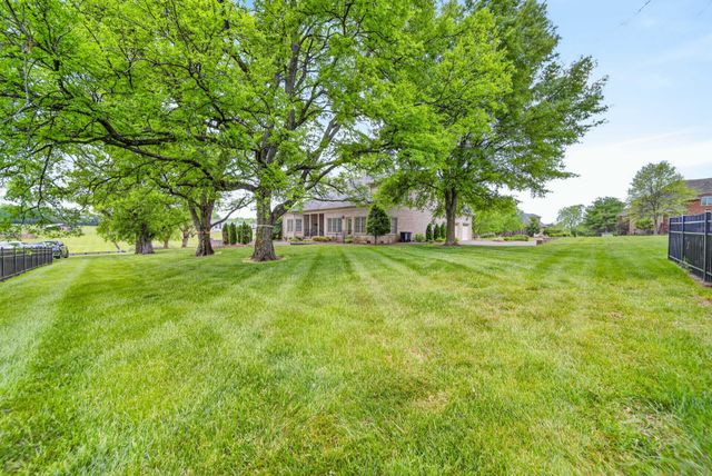 100 Gaston St, Hendersonville, TN 37075