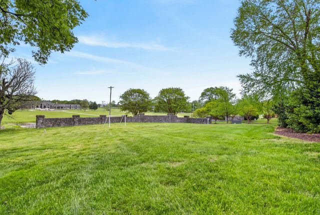 100 Gaston St, Hendersonville, TN 37075