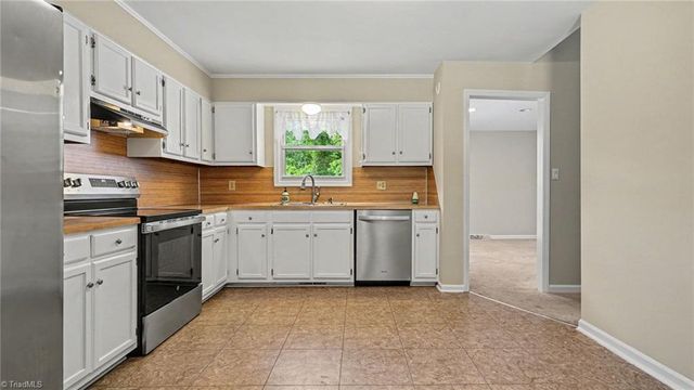 6594 Riverwood Road, Walkertown, NC 27051