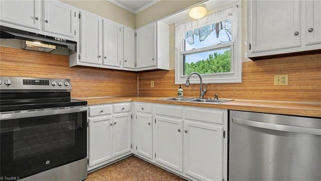 6594 Riverwood Road, Walkertown, NC 27051