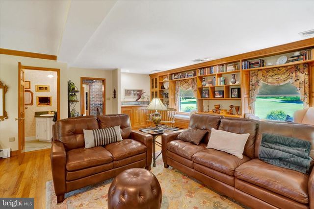 3701 TROUT RUN RD, York, PA 17406