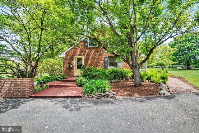 3701 TROUT RUN RD, York, PA 17406