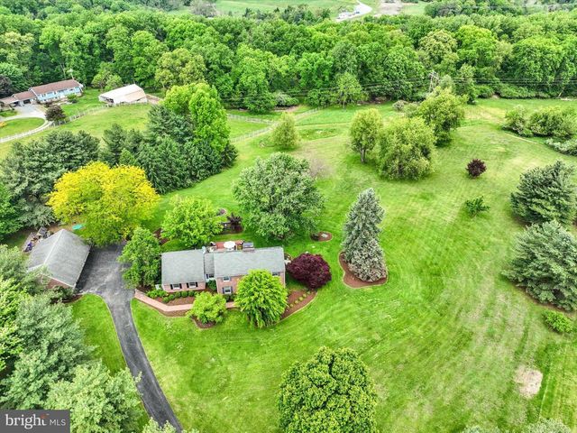 3701 TROUT RUN RD, York, PA 17406