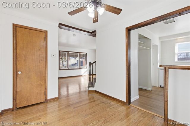 23041 Roanoke Avenue, Oak Park, MI 48237