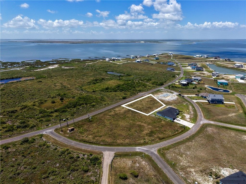 1365 Cape Velero Dr, Rockport, TX 78382 — photo 2