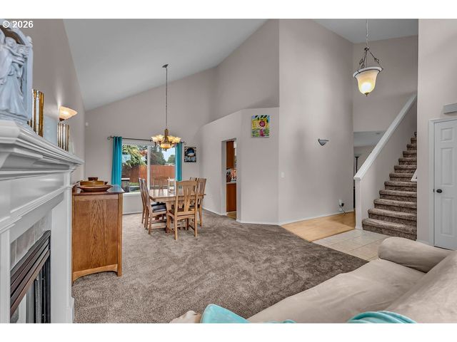 18928 HIGHLAND Dr, Oregon City, OR 97045