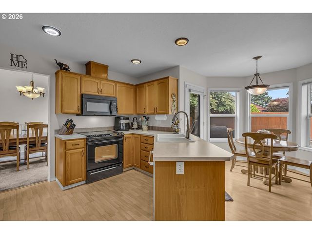 18928 HIGHLAND Dr, Oregon City, OR 97045