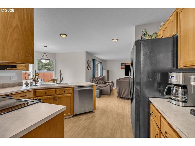 18928 HIGHLAND Dr, Oregon City, OR 97045