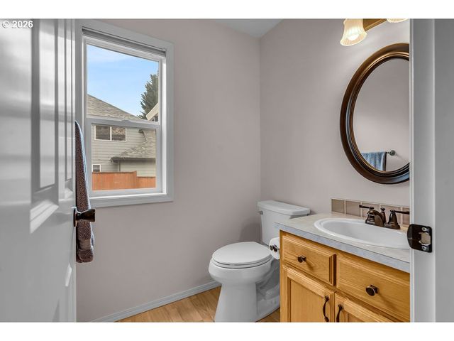 18928 HIGHLAND Dr, Oregon City, OR 97045